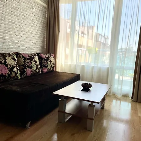 Apartament Budget First Sea Line Apt. Flora Pomorie