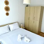 First Sea Line Apartment Flora, Next To The Beach דירה