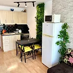 First Sea Line Apartment Flora, Next To The Beach