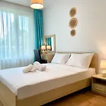 דירה First Sea Line Apartment Flora, Next To The Beach