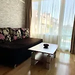 דירה First Sea Line Apartment Flora, Next To The Beach פומורי