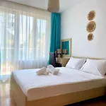דירה First Sea Line Apartment Flora, Next To The Beach