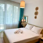 First Sea Line Apartment Flora, Next To The Beach דירה *