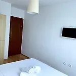 דירה First Sea Line Apartment Flora, Next To The Beach