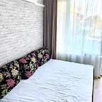 First Sea Line Apartment Flora, Next To The Beach * פומורי