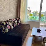 דירה First Sea Line Apartment Flora, Next To The Beach