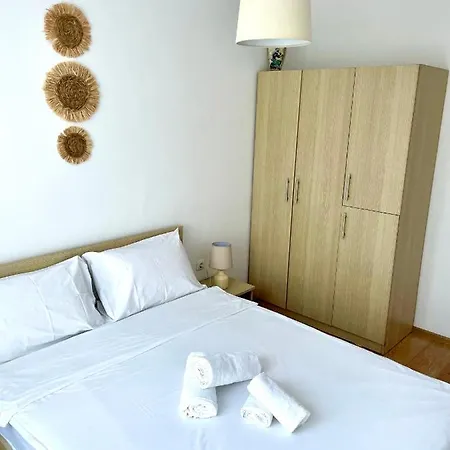 Budget First Sea Line Apt. Flora 公寓