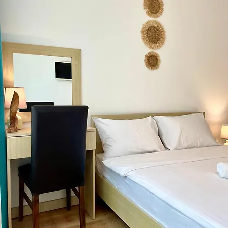 Budget First Sea Line Apt. Flora 公寓