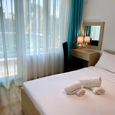 Budget First Sea Line Apt. Flora