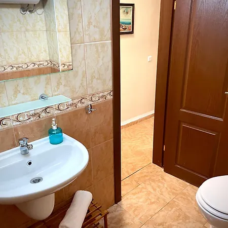 Budget First Sea Line Apt. Flora