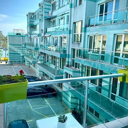 Budget First Sea Line Apt. Flora Apartmán Pomorie