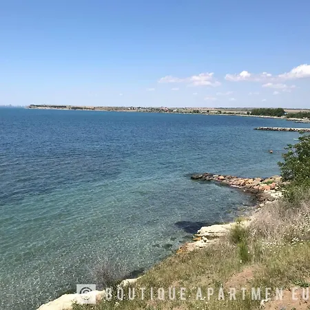 Budget First Sea Line Apt. Flora Apartmán