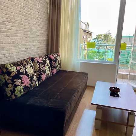 公寓 Budget First Sea Line Apt. Flora