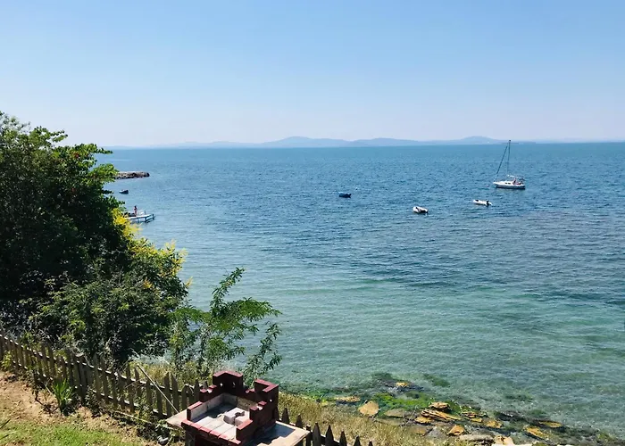 Apartment Budget First Sea Line Apt. Flora *