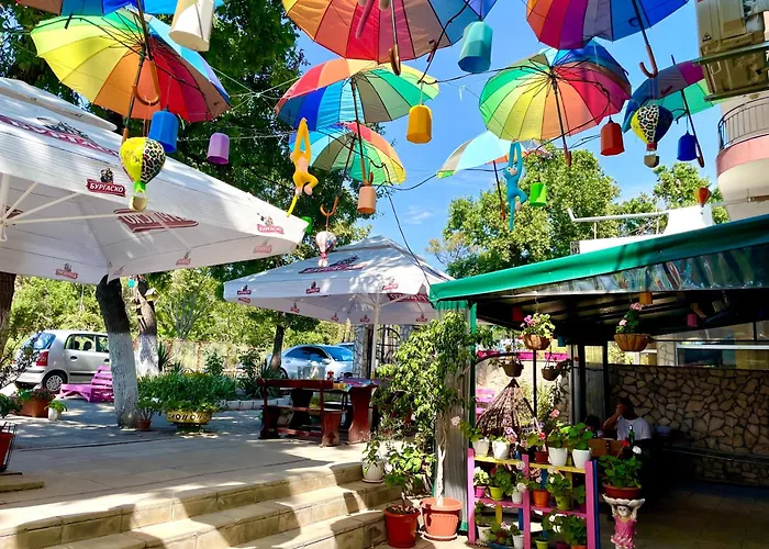 Budget First Sea Line Apt. Flora Apartment